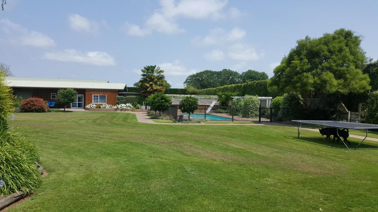 Rustling Oaks Nz Boho Pool House Hotel เคมบริดจ์ ภายนอก รูปภาพ
