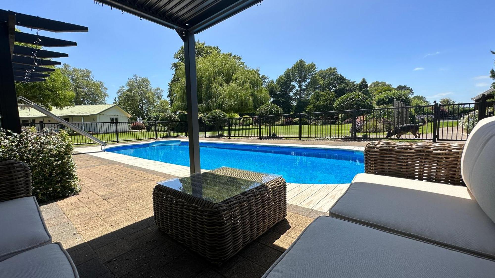 Rustling Oaks Nz Boho Pool House Hotel เคมบริดจ์ ภายนอก รูปภาพ