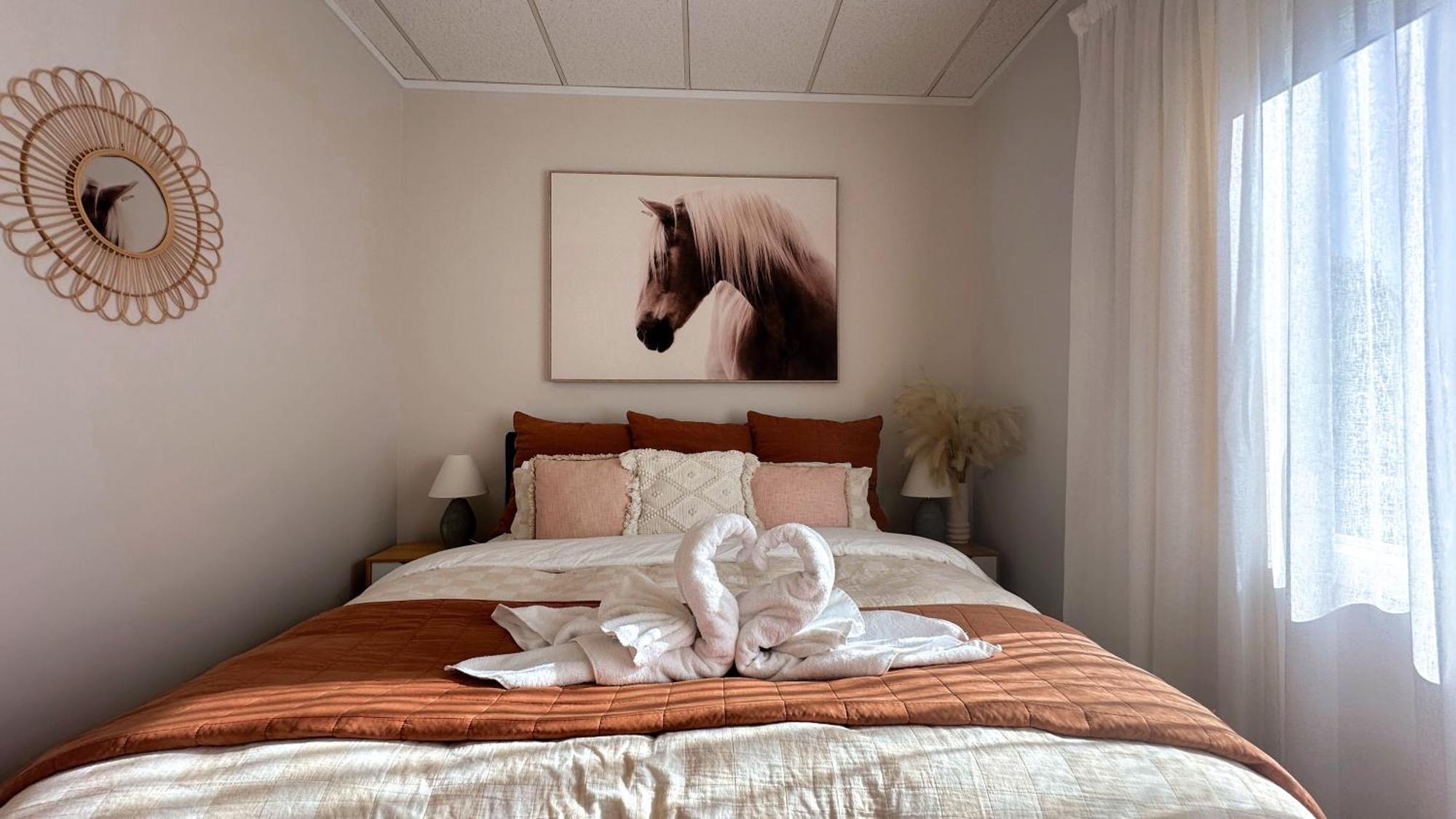 Rustling Oaks Nz Boho Pool House Hotel เคมบริดจ์ ภายนอก รูปภาพ